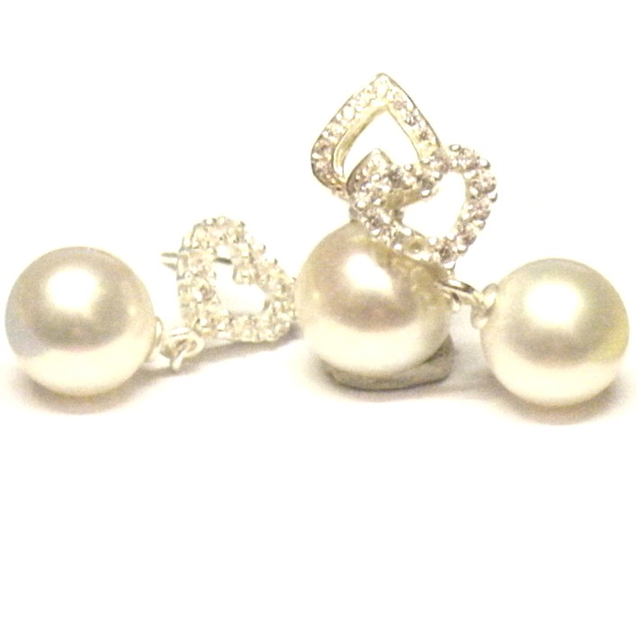 White AAA Round Pearl Hearts Pendant and Earrings Set
